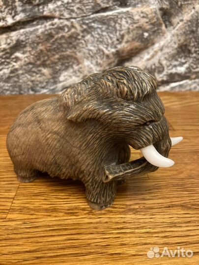 Мамонт из камня кальцит