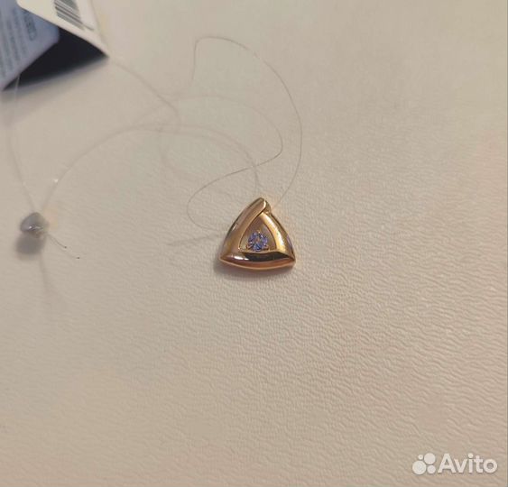 Золотая подвеска с танзанитом