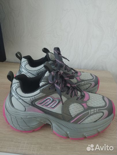 Кроссовки женские 38 размер новые