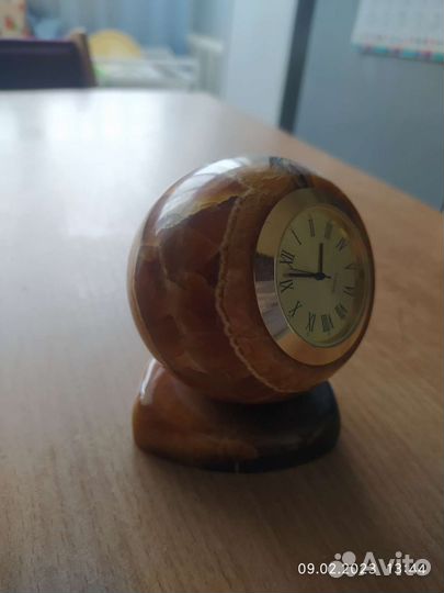 Настольные часы из симбирцита