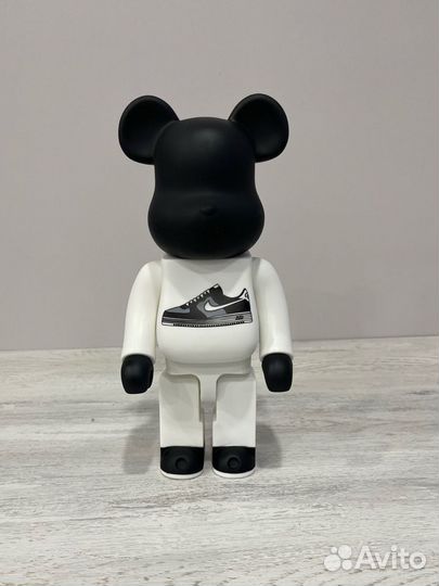 Фигурка bearbrick найк