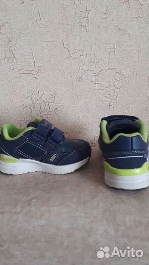 Кроссовки детские 22 размер