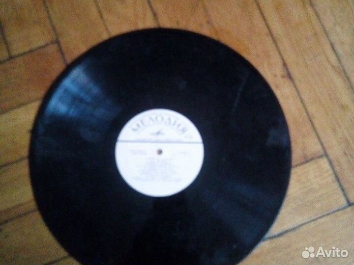 Пластинка с Потрясающими песнями 70-х