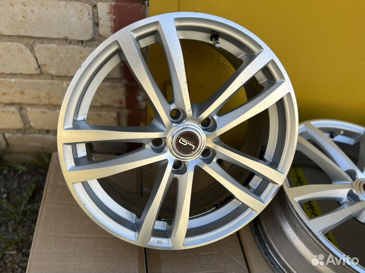 Комплект 4 штуки Диски r17 5*114.3 LegeArtis