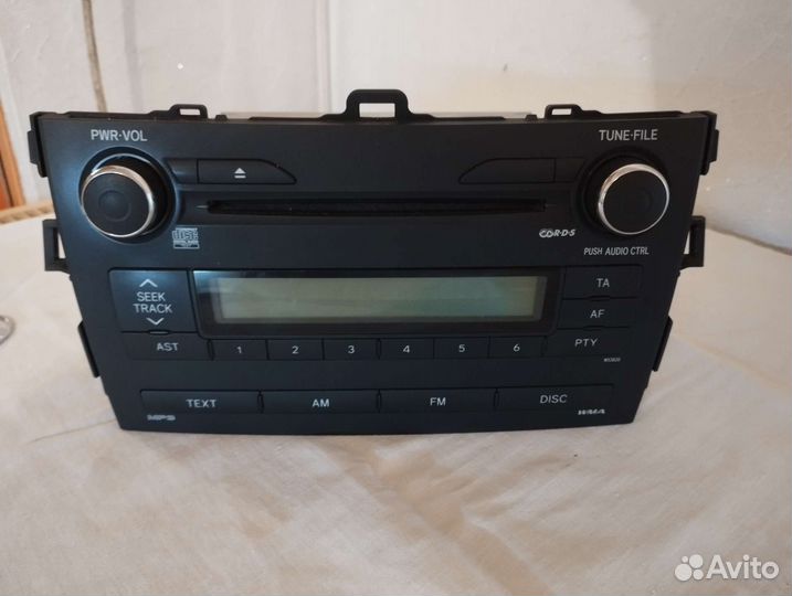 Штатная магнитола на toyota corolla 150