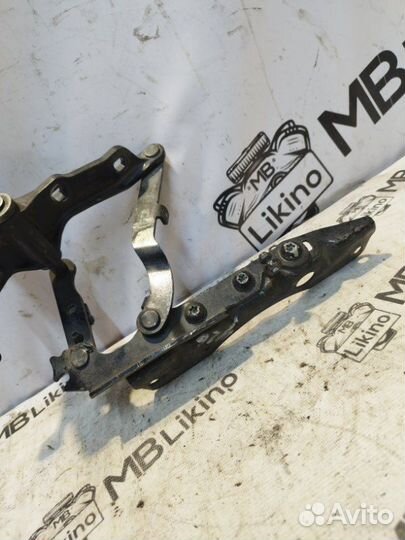 Петля капота левая Mercedes Cl W216