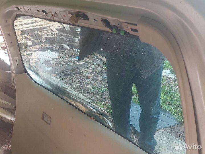 Стекло двери багажника Мазда MPV