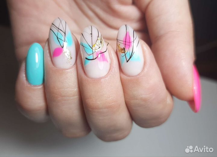 Маникюр, шугаринг