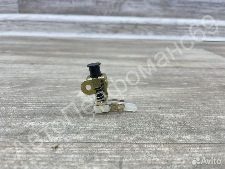 Концевик ручника Golf 3 Passat B4 Transporter T4