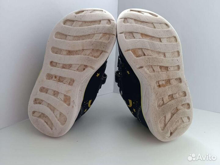 Кроссовки Котофей 24 размер