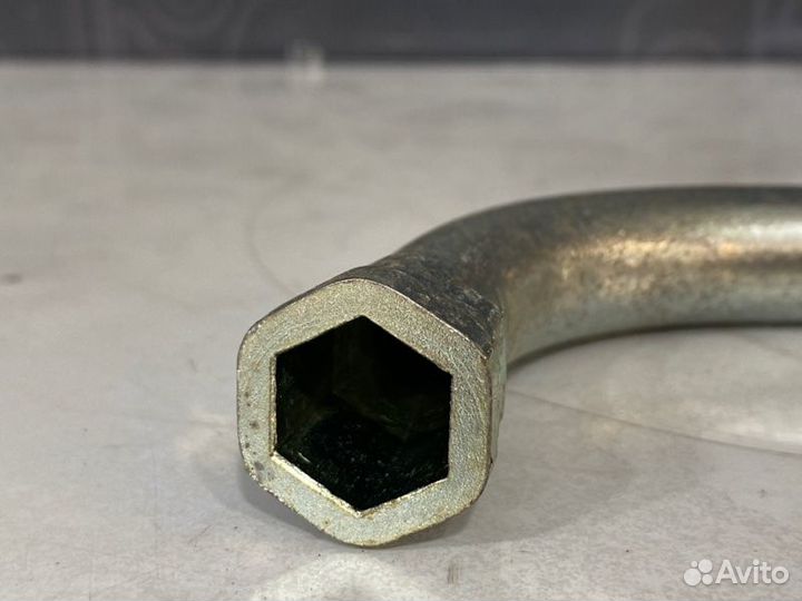 Ключ балонный Volkswagen Passat Variant B6 BVY