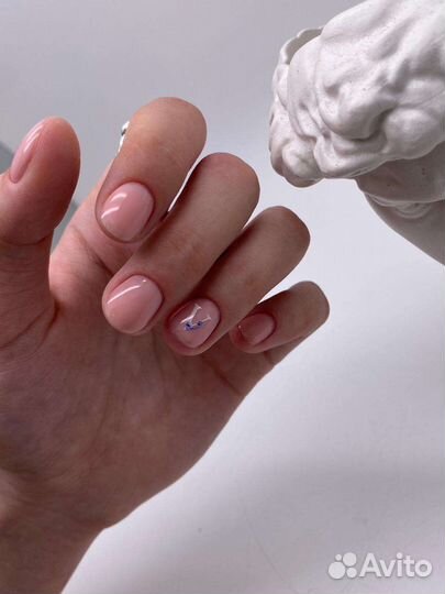 Маникюр в салоне