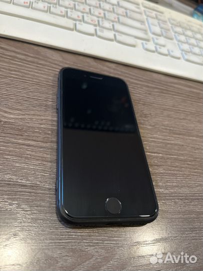 Телефон iPhone se 2020