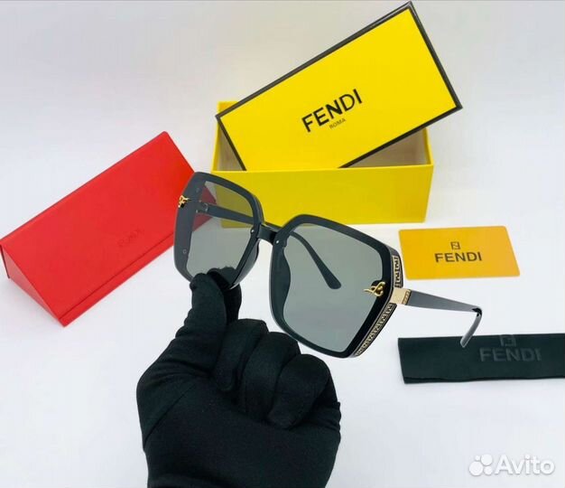 Солнцезащитные очки женские Fendi