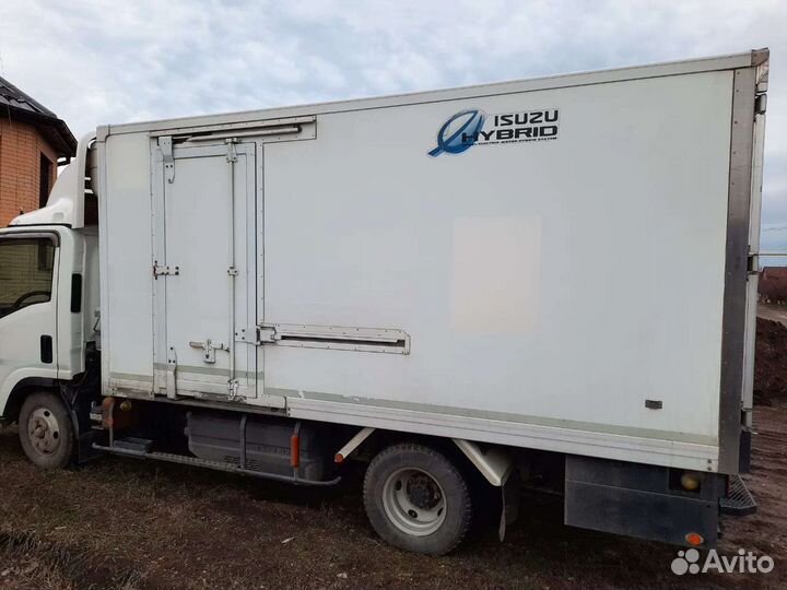 Isuzu ELF (N-series) рефрижератор, 2015