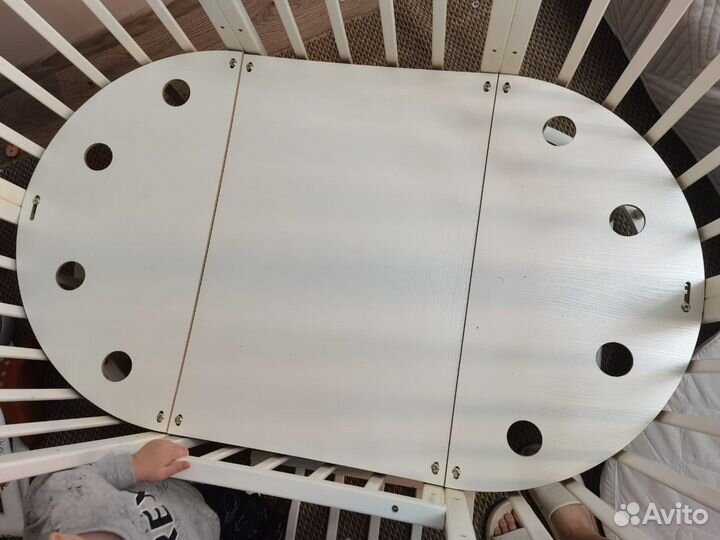 Детская кроватка с маятником