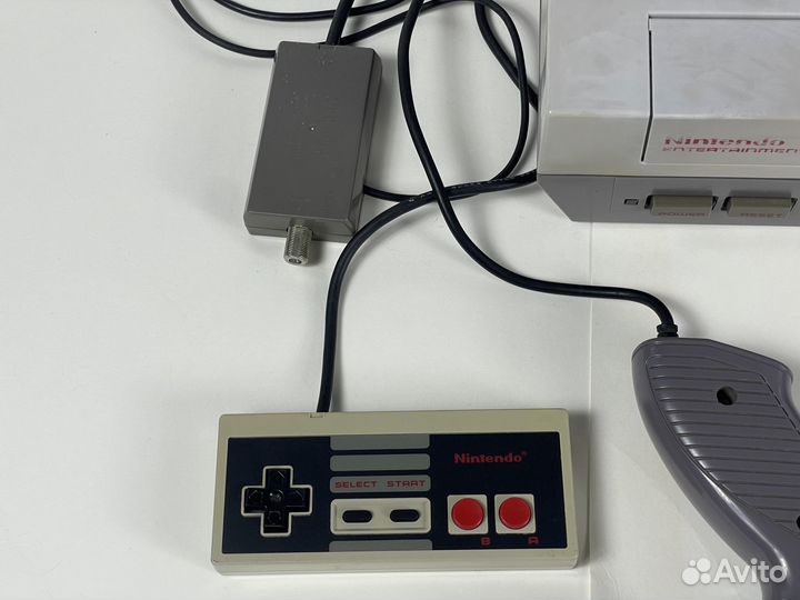 Консоль Nintendo Entertainment System