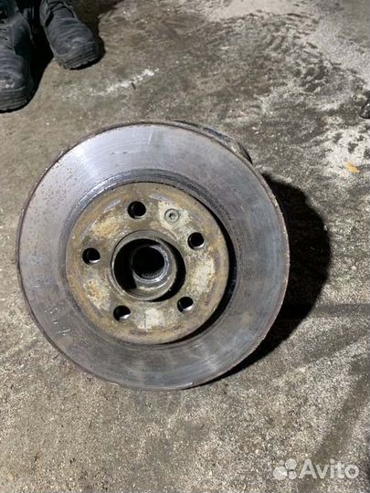 Тормозной диск передний левый Volkswagen Polo