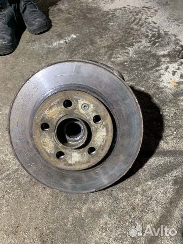 Тормозной диск передний левый Volkswagen Polo