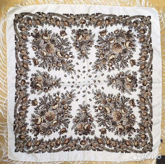 Платок с бахромой