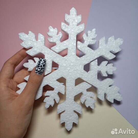 Снежинки из пенопласта