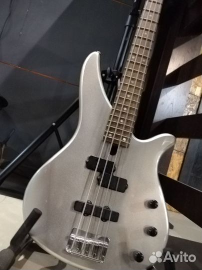 Бас гитара Yamaha rbx270j
