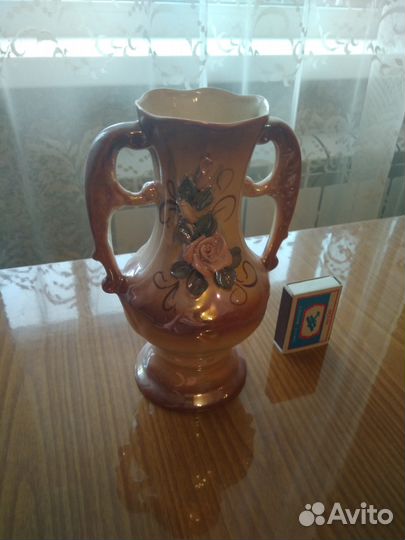 Ваза фарфоровая