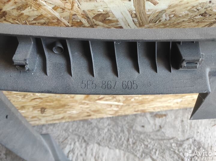 Обшивка крышки багажника Skoda Octavia A7