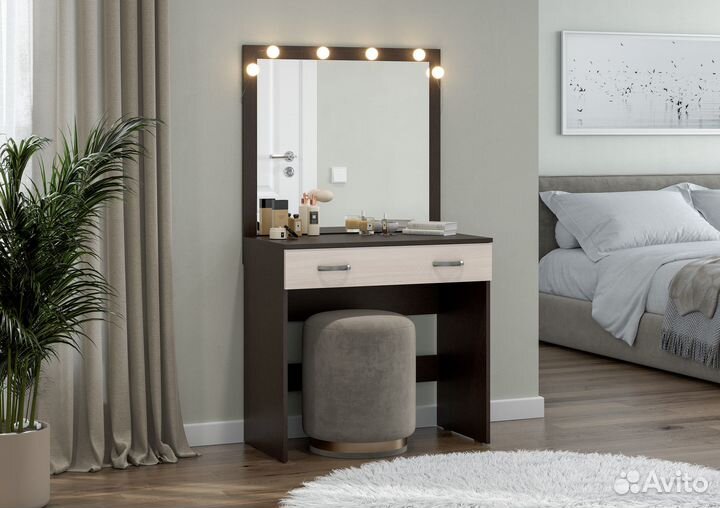 Макияжный стол