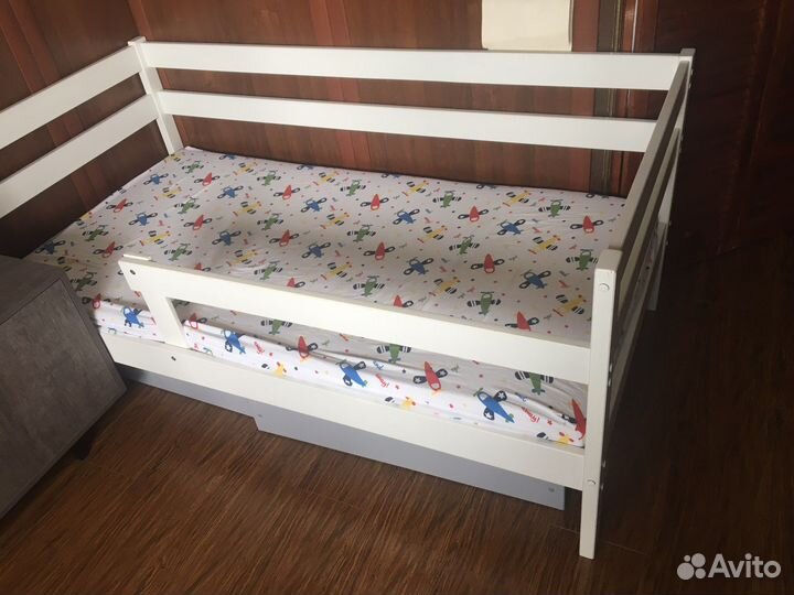 2 больших ящика 75х75 и простынь на резинке 160х80