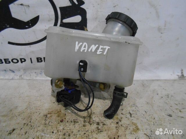 Бачок тормозной жидкости R2 2.2 л Nissan Vanette