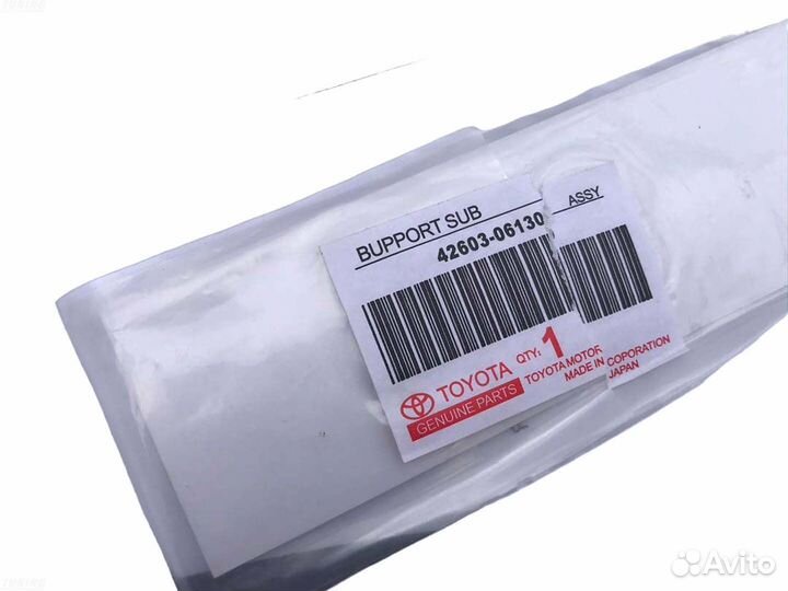 Эмблема Toyota Land Cruiser 200 T6689