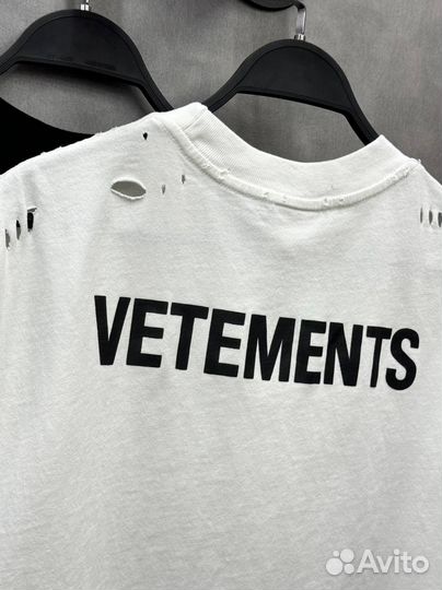 Крутая футболка Vetements унисекс (на руках)
