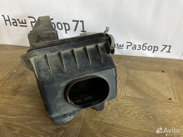 Корпус воздушного фильтра Mitsubishi Legnum