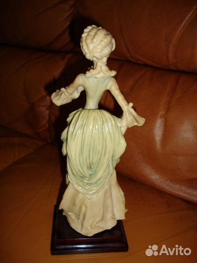 G Armani Армани Capodimonte Дама с веером