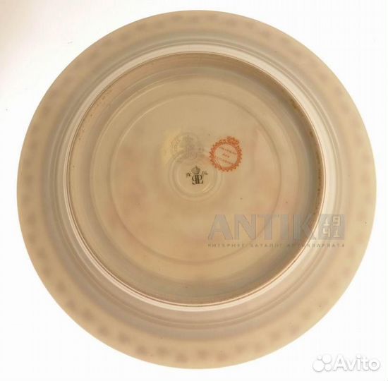 Старинная расписная тарелка из фарфора