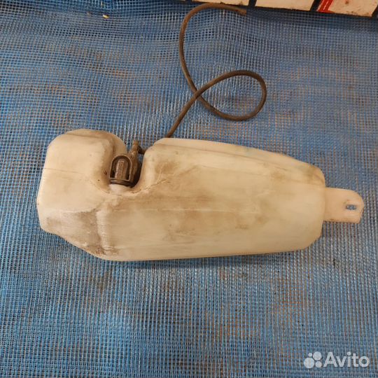 Бочок омывателя Renault Logan 1