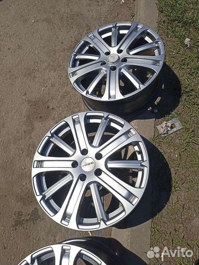 Литые диски r18 5x114,3 как новые