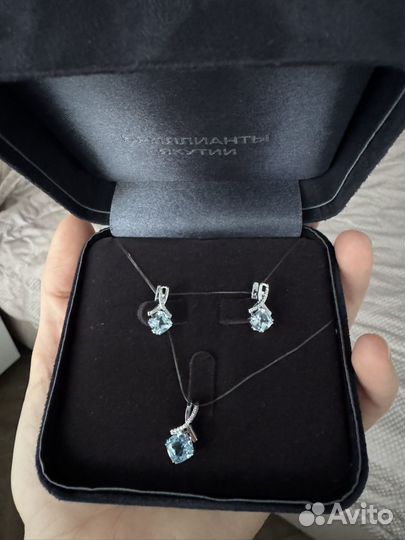 Подвеска золотая с топазом и серьги