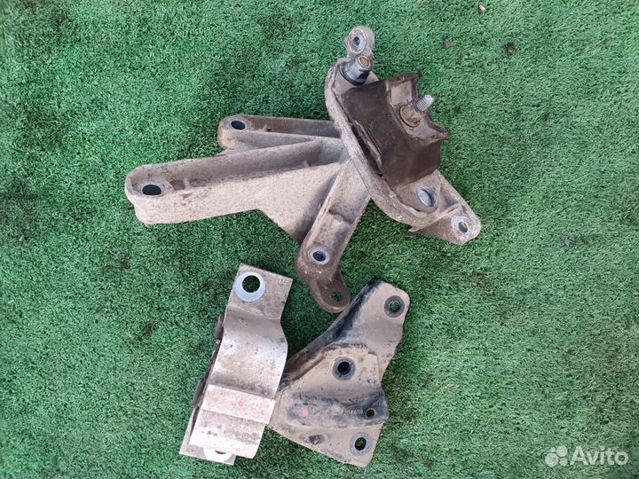 Опора двигателя Рено Логан