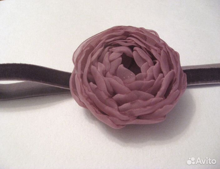Бархатная резиночка с цветком для девочки