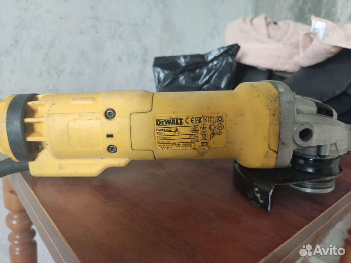 Ушм dewalt DWE4237-qs
