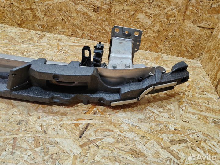 Усилитель бампера Audi A4 B9 2016 8W0807113