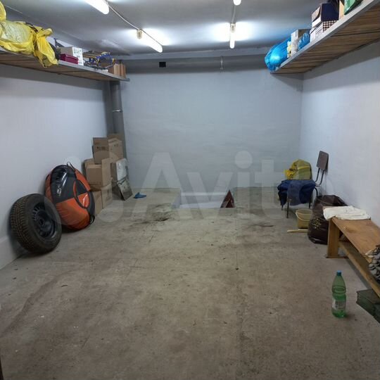 Гараж, > 30 м²