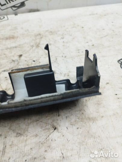 Крышка двигателя правая Jeep Grand Cherokee (WK)