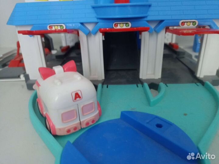 Робокар Поли пакетом