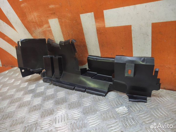 Дефлектор радиатора левый Toyota Rav4 5 XA50