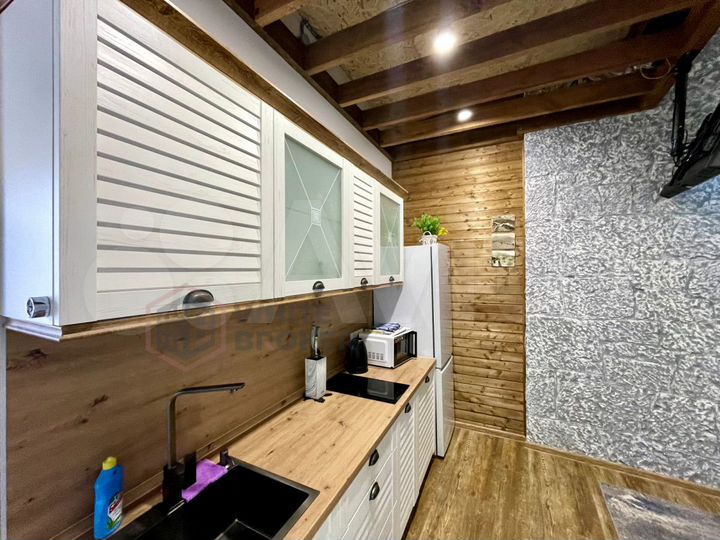 2-к. квартира, 42 м², 1/3 эт.