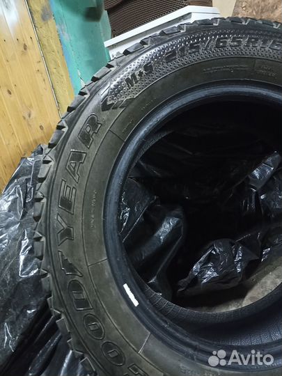 Goodyear Ultragrip 600 215/65 R16