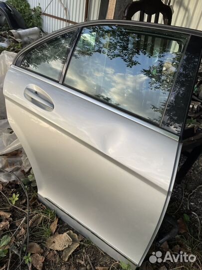 Задняя правая дверь mercedes w204